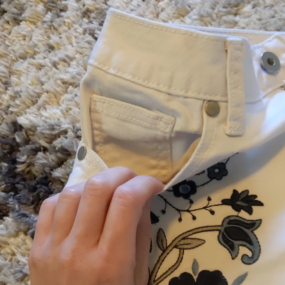 Altar'd State XS floral white jean skirt - Picture 6 of 9